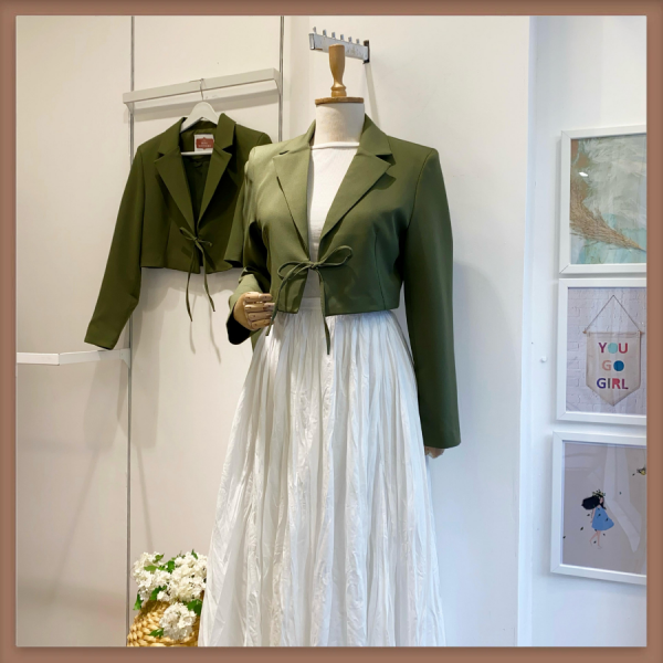 Yeşil Bağcık Detaylı Kısa Ceket