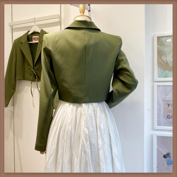 Yeşil Bağcık Detaylı Kısa Ceket