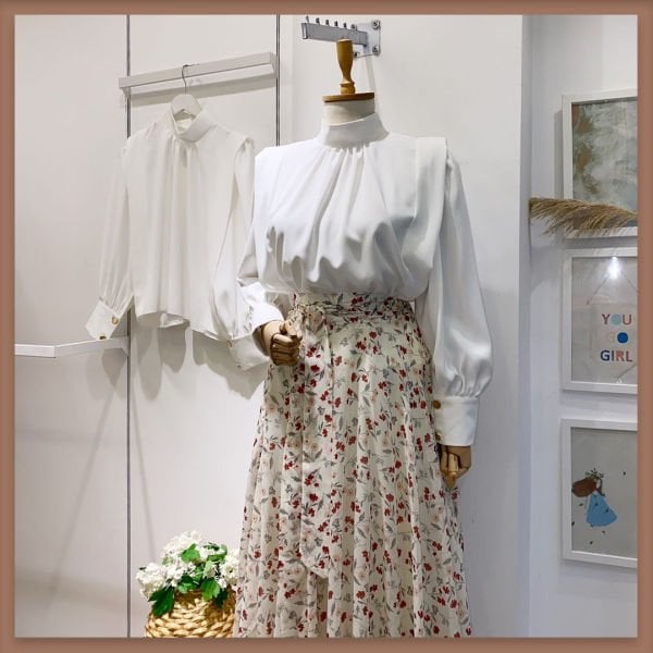 OMUZ DETAYLI BEYAZ GÖMLEK