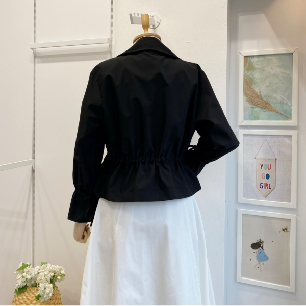 Siyah Beli Büzgülü Kısa Trençkot