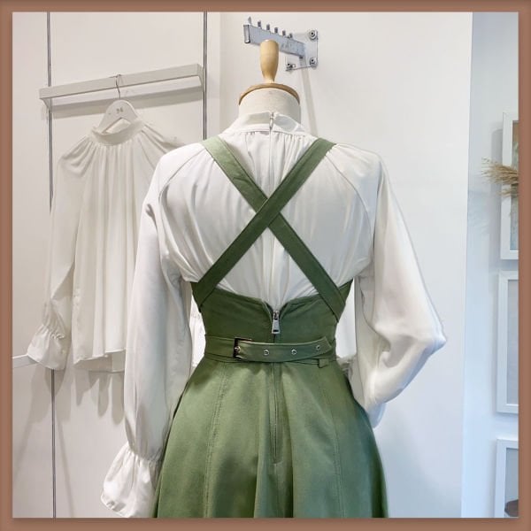 GABARDINE-STOFF KHAKI-GRÜN JACKE MIT SPEZIELLEM DESIGN