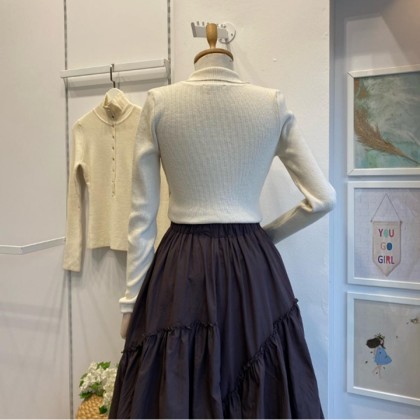 Ekru Dik Yaka Çıtçıtlı Triko Bluz