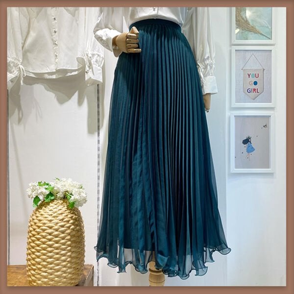 Zümrüt yeşili piliseli janjanlı şifon etek