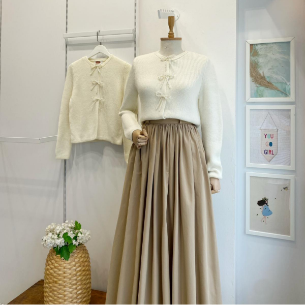 İncili Fiyonk Aksesuarlı Triko Hırka