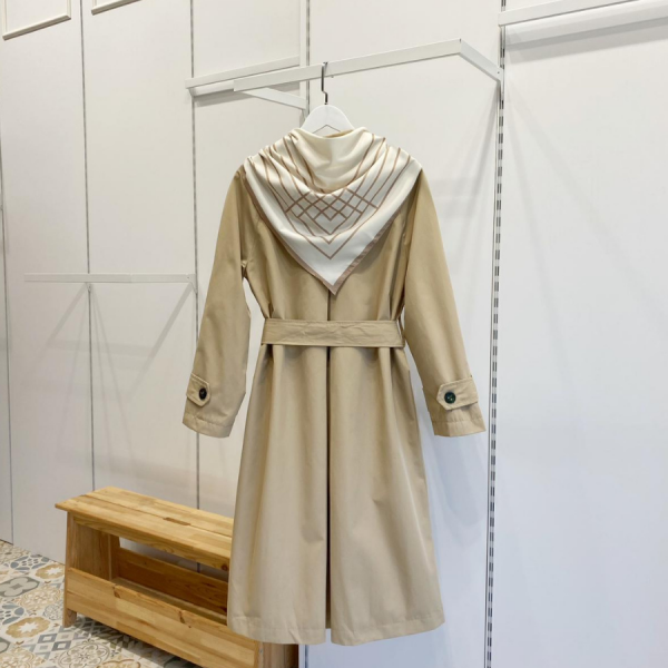 Bej Fular Detaylı Trençkot