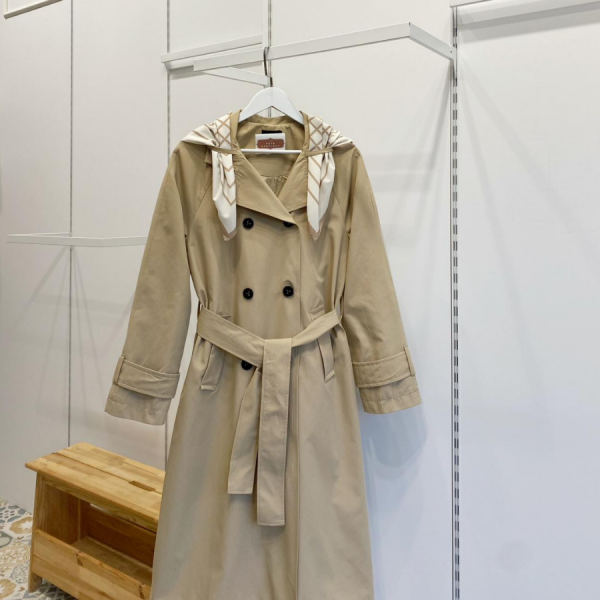 Bej Fular Detaylı Trençkot