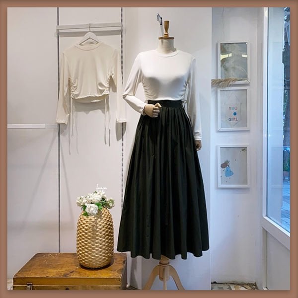 Khaki green pleated skirt in porsh fabric