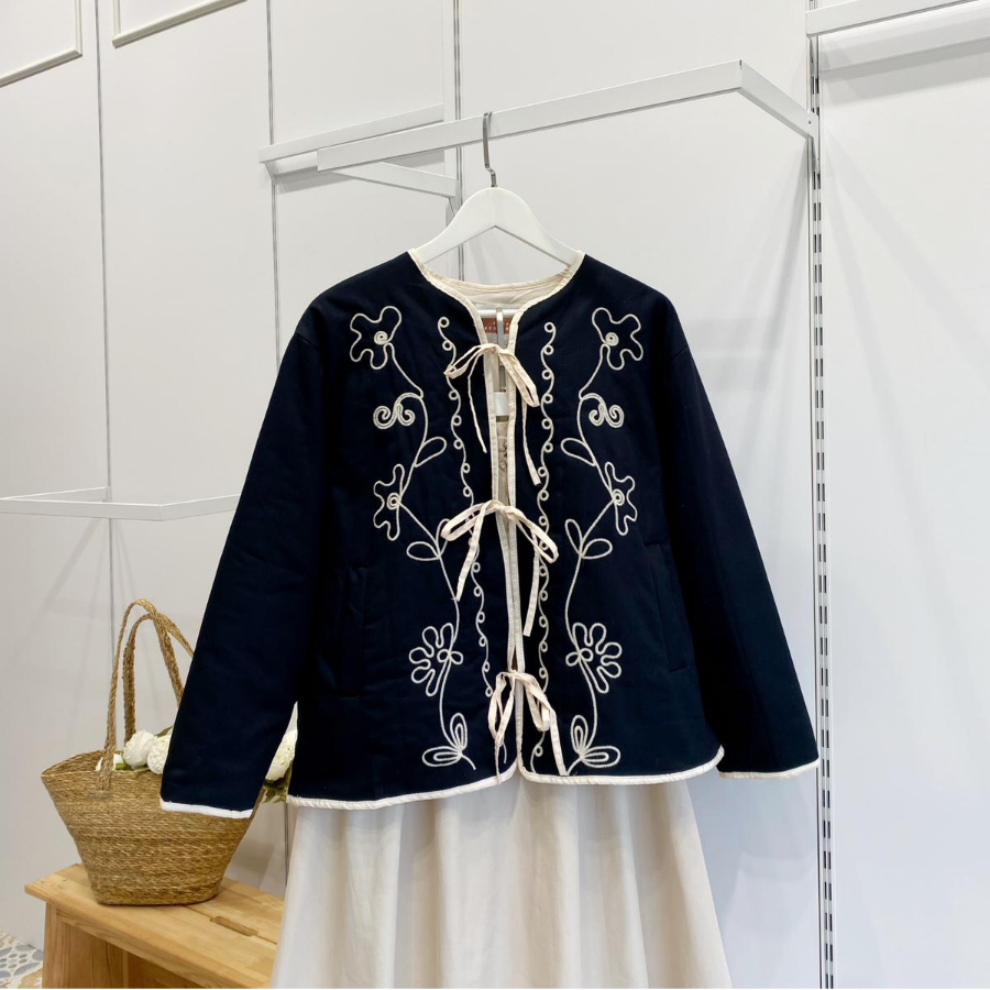 Siyah Nakışlı Florina Ceket