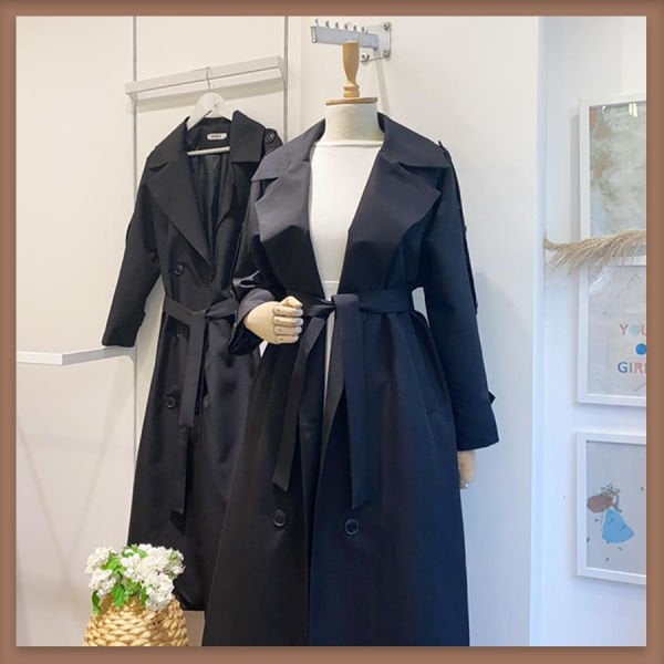 Schwarzer Mantel, Modell Trenchcoat