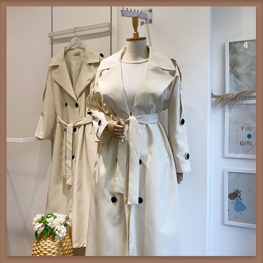 Ecrufarbener Trenchcoat, Modell Mantel