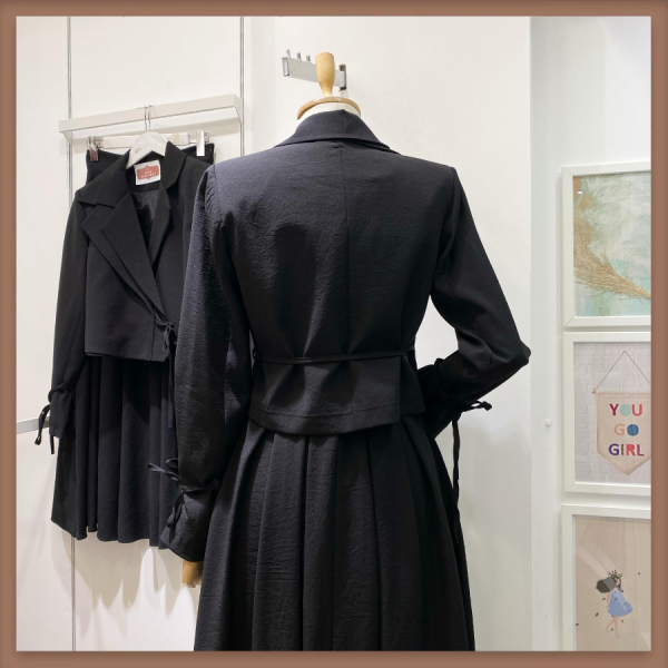 Siyah Ceketli Nora Takım