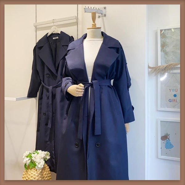 Marineblauer Mantel, Modell Trenchcoat