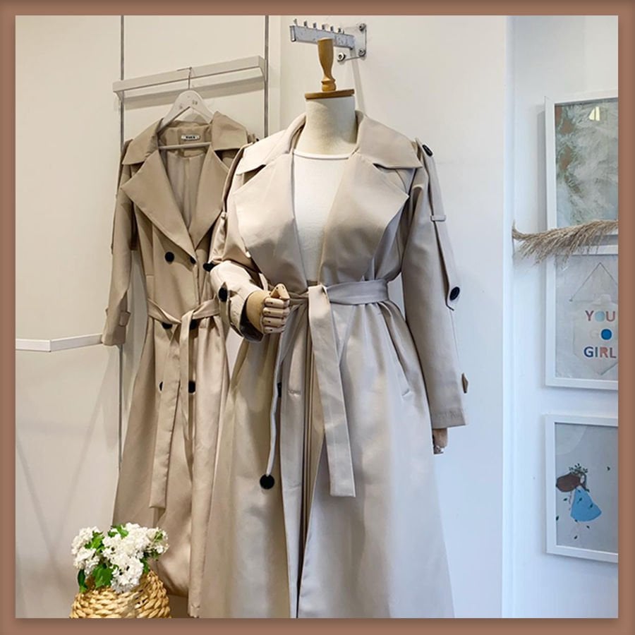 Beiger Mantel, Modell Trenchcoat