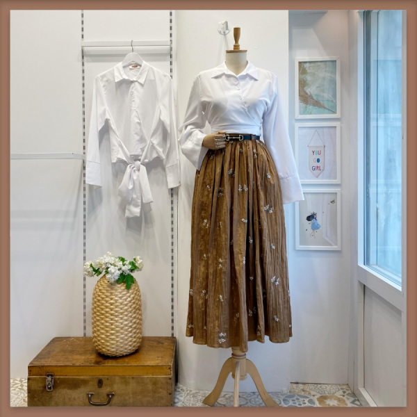 Papatya İşlemeli Vual Saten Camel Etek