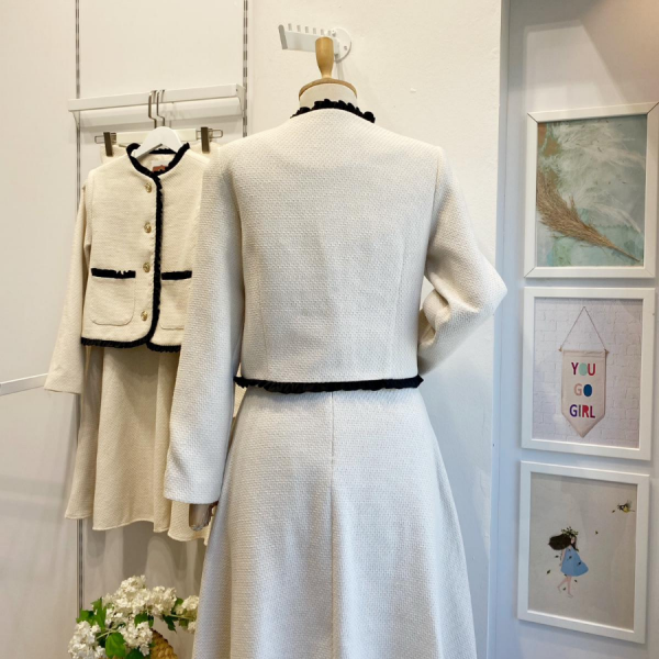 Beyaz Gold Düğmeli Fırfırlı Tüvit Takım