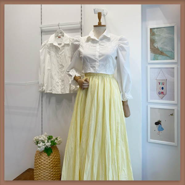 Prenses Kol Nakışlı Beyaz Gömlek