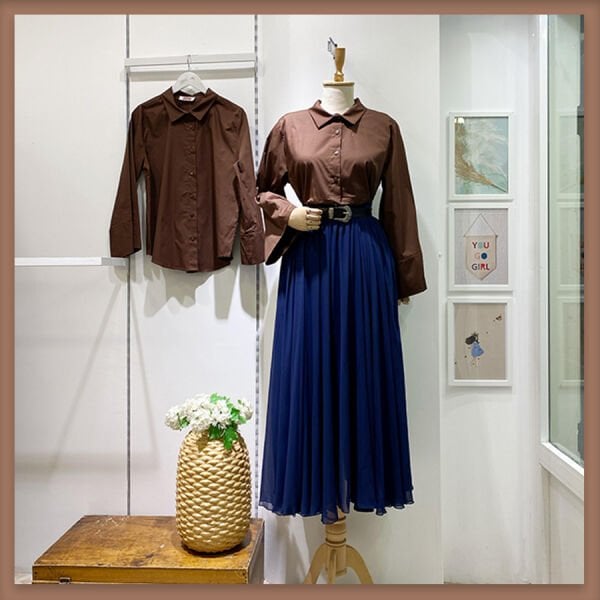 Marineblauer Chiffonrock mit Gürtel