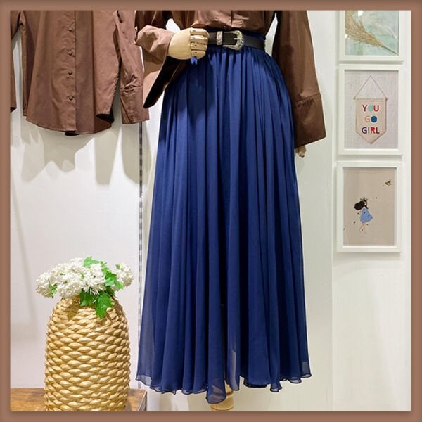 Marineblauer Chiffonrock mit Gürtel