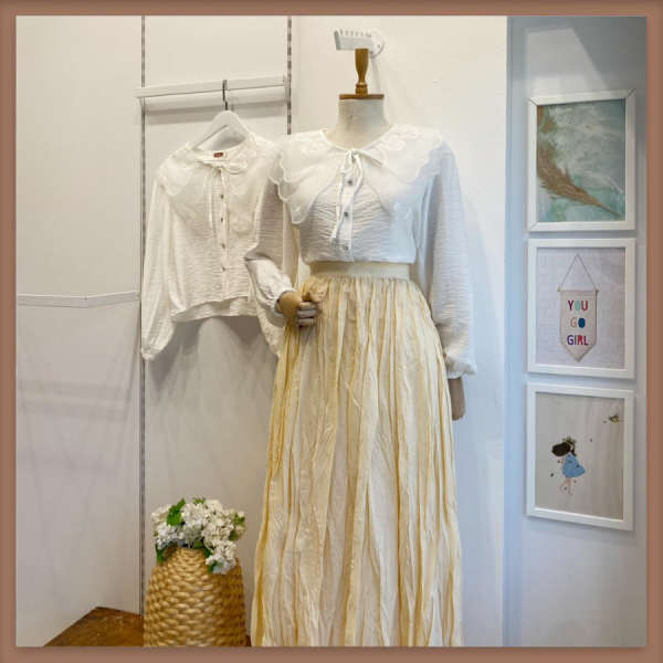 Beyaz Geniş Yakalı Strawberry Gömlek