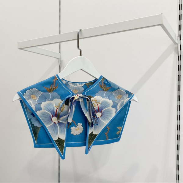 Azure Desenli Mavi Muse Yaka