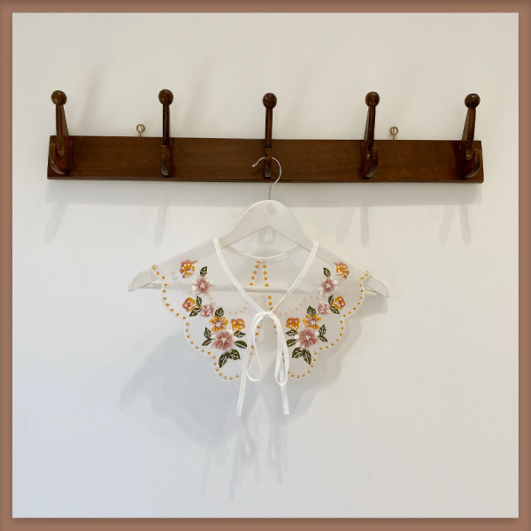 Turuncu Çiçekli Boncuk İşlemeli Yaka