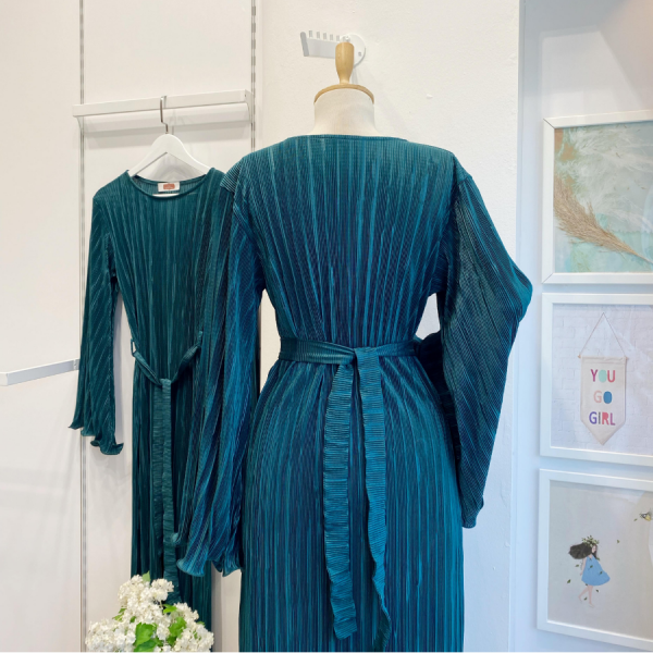 Zümrüt Yeşili Piliseli Kalem Elbise