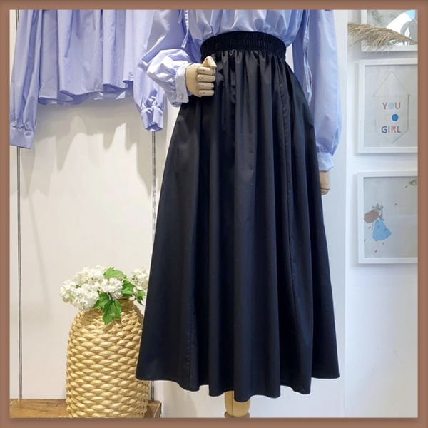 SCHWARZER POPELINEROCK MIT ELASTISCHER TAILLE