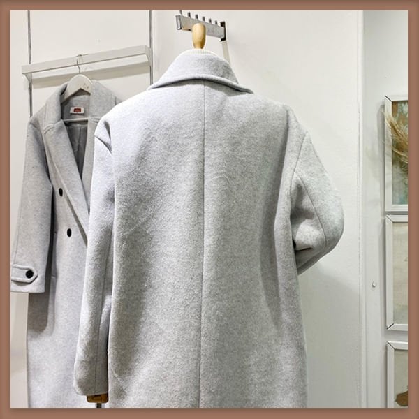 Düğmeli gri tay tüyü kaban