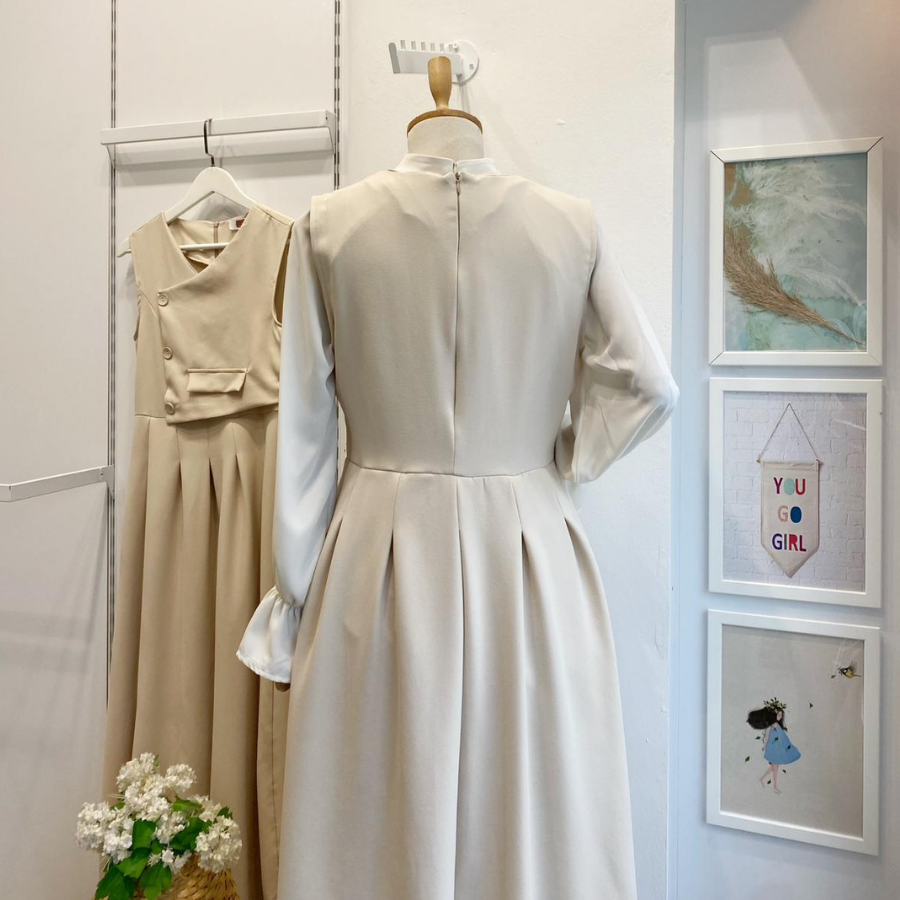 Krem Düğme Detaylı Crep Jile