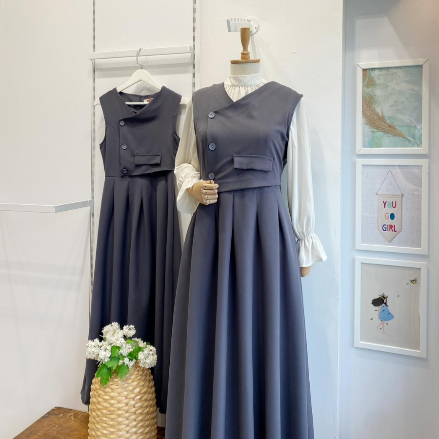 Gri Düğme Detaylı Crep Jile