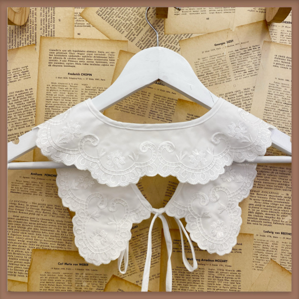 Pul İşlemeli Beyaz Yaka