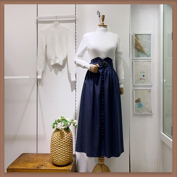 Marineblauer Crêpe-Rock mit hoher Taille und Streifenmuster