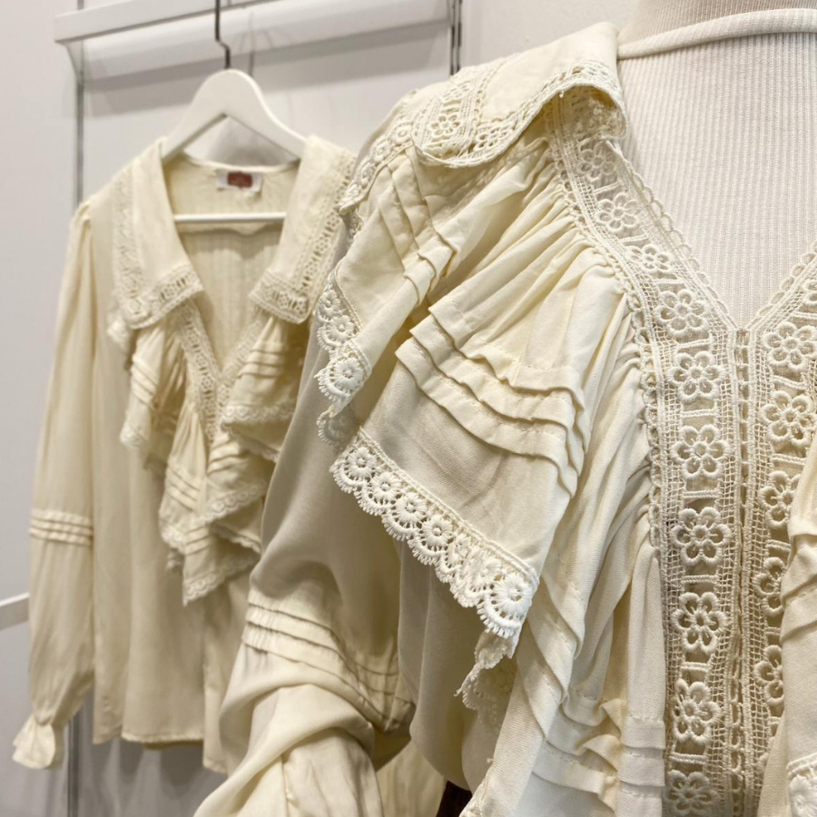 Krem Volanlı Vivienne Keten Gömlek