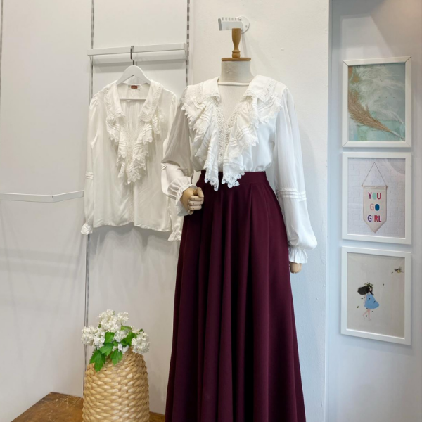 Beyaz Volanlı Vivienne Keten Gömlek