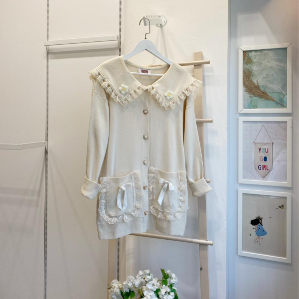 Papatya Motifli Dantel Detaylı Krem Hırka