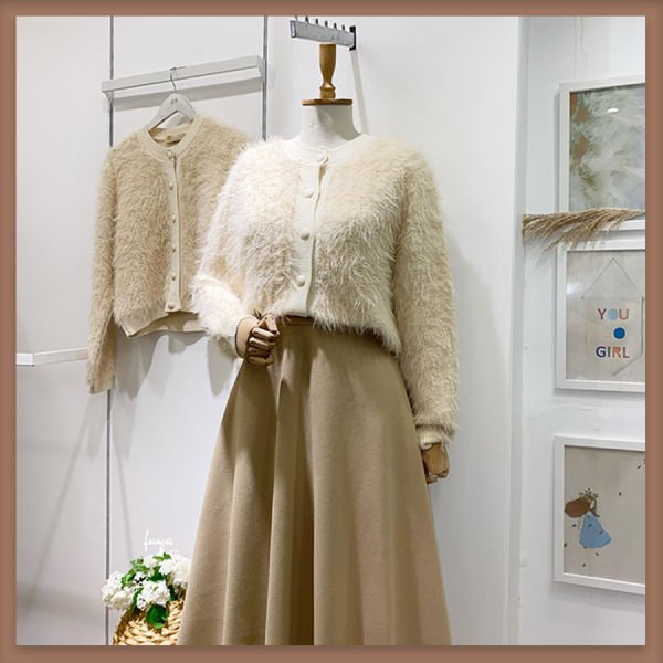 Cremefarbene Strickjacke mit Pelz