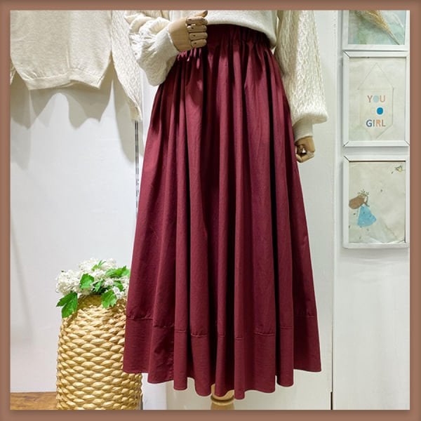 Burgunderfarbener Popeline-Rock mit Nähten