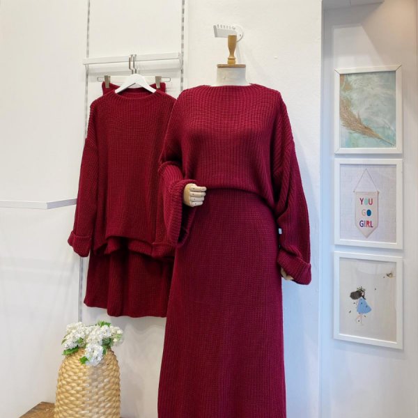 Weinroter Strickanzug „Magnolia“