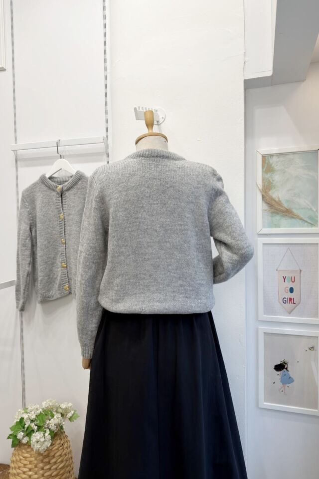 Gri Kalp Düğmeli Hırka