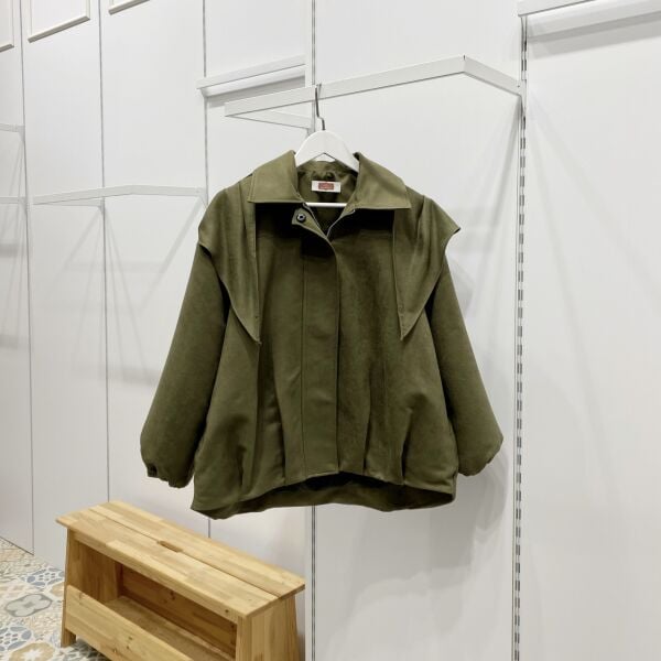 Haki Yeşili Fular Detaylı Süet Bomber Ceket