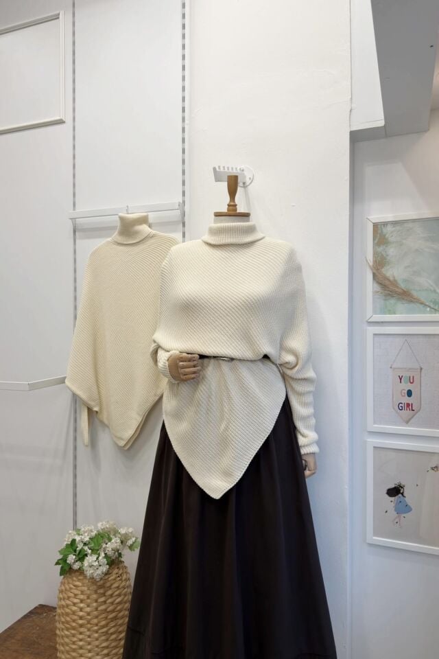 Ekru Asimetrik Kesim Triko Kazak