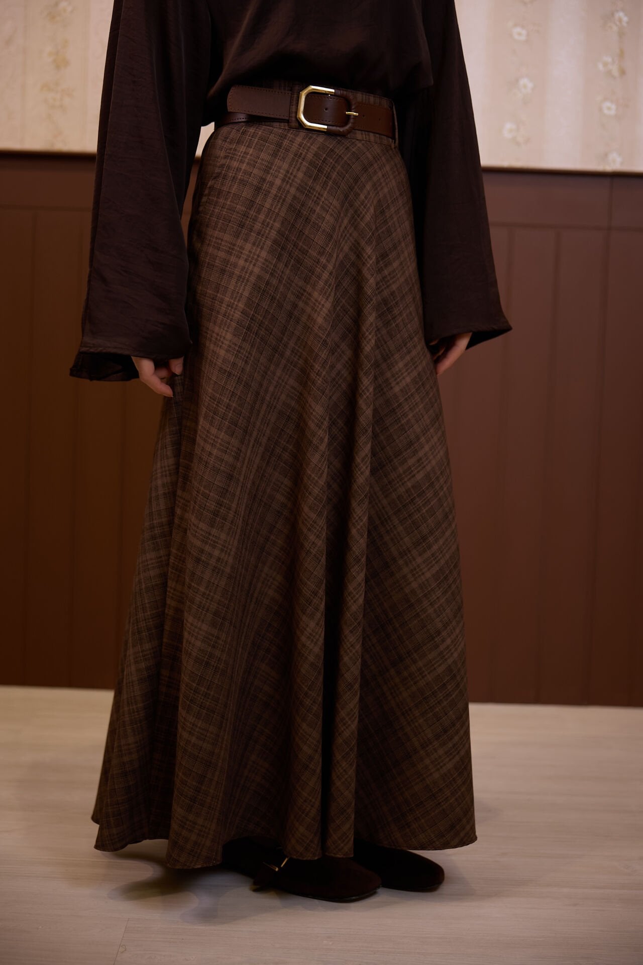 Keten Dokulu Kahverengi Ekose Desenli Loom Etek
