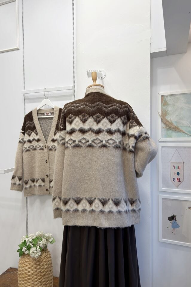 Kahverengi Vizon Etnik Desenli Yumuşak Dokulu Hırka