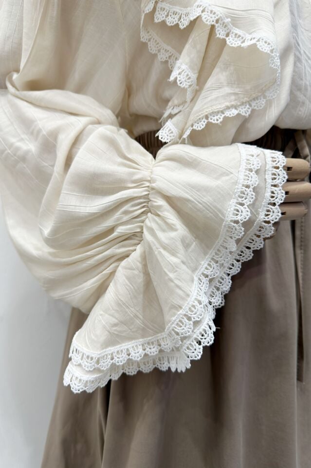 Fisto Volanlı Krem Lunella Gömlek