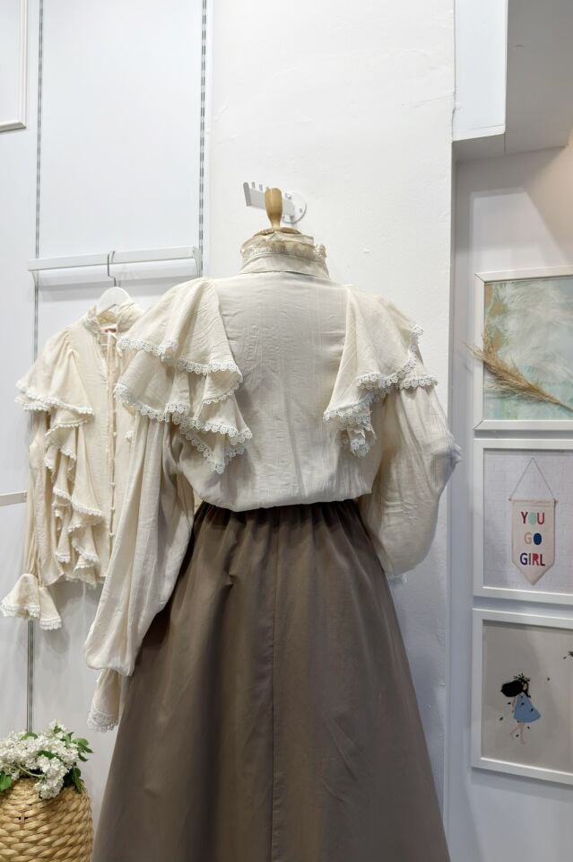 Fisto Volanlı Krem Lunella Gömlek