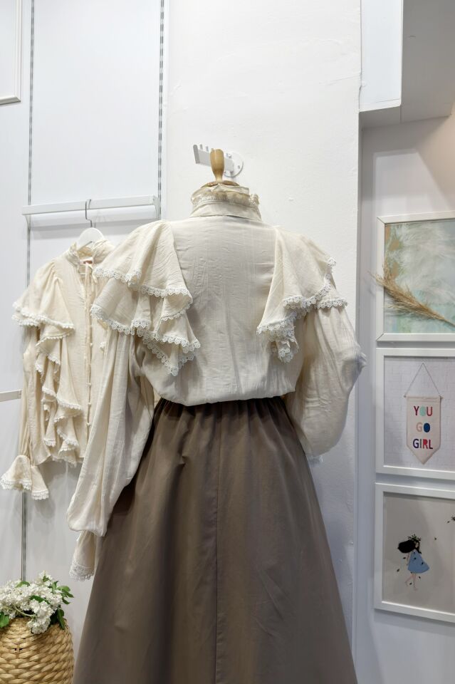 Fisto Volanlı Krem Lunella Gömlek