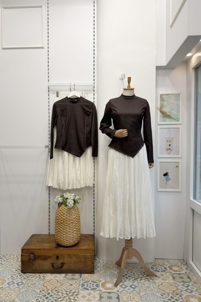 Beyaz Etekli Kahverengi Vinora Takım