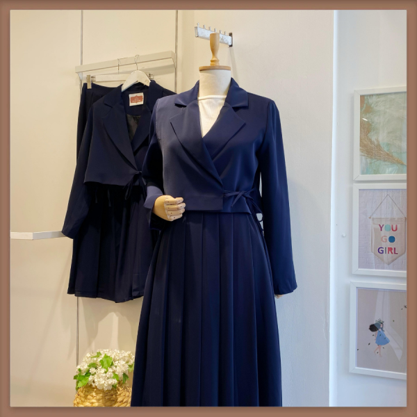 Lacivert Ceketli Cupra Takım