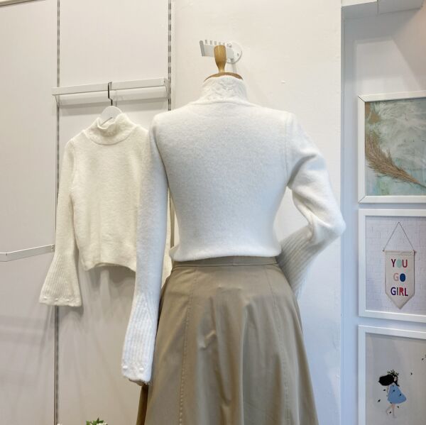 Beyaz Kol Detaylı Crimson Kazak