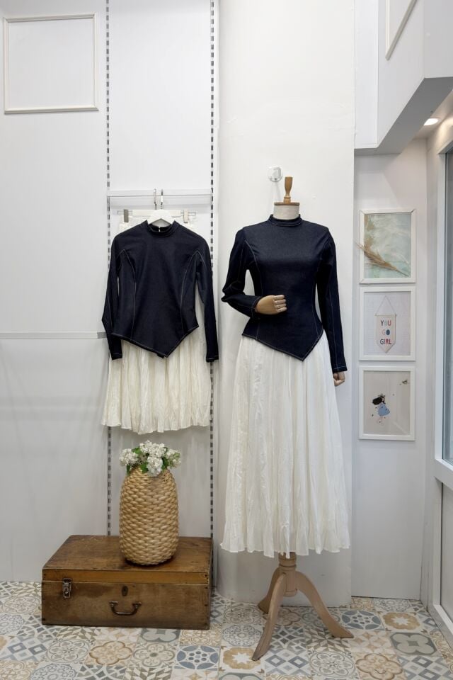 Beyaz Etekli Lacivert Vinora Takım